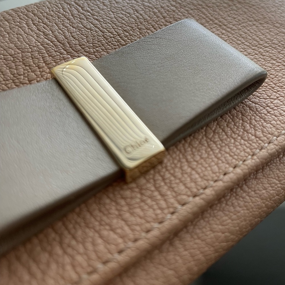 🎀 Chloé Long Flap Wallet
